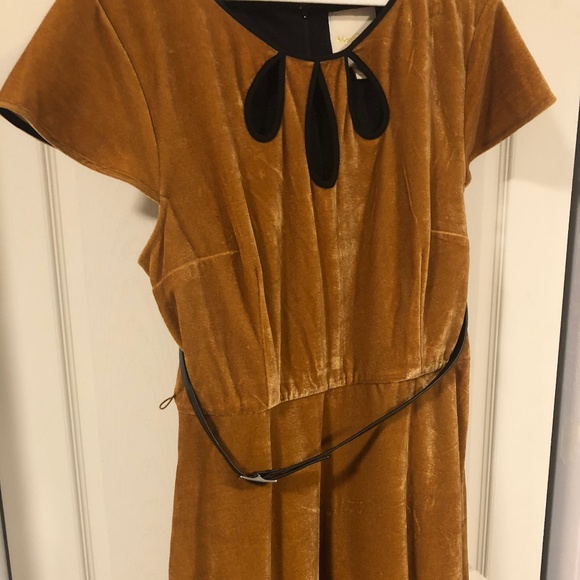 Tri-Keyhole A-Line Dress in Gold in L - Picture 3 of 6